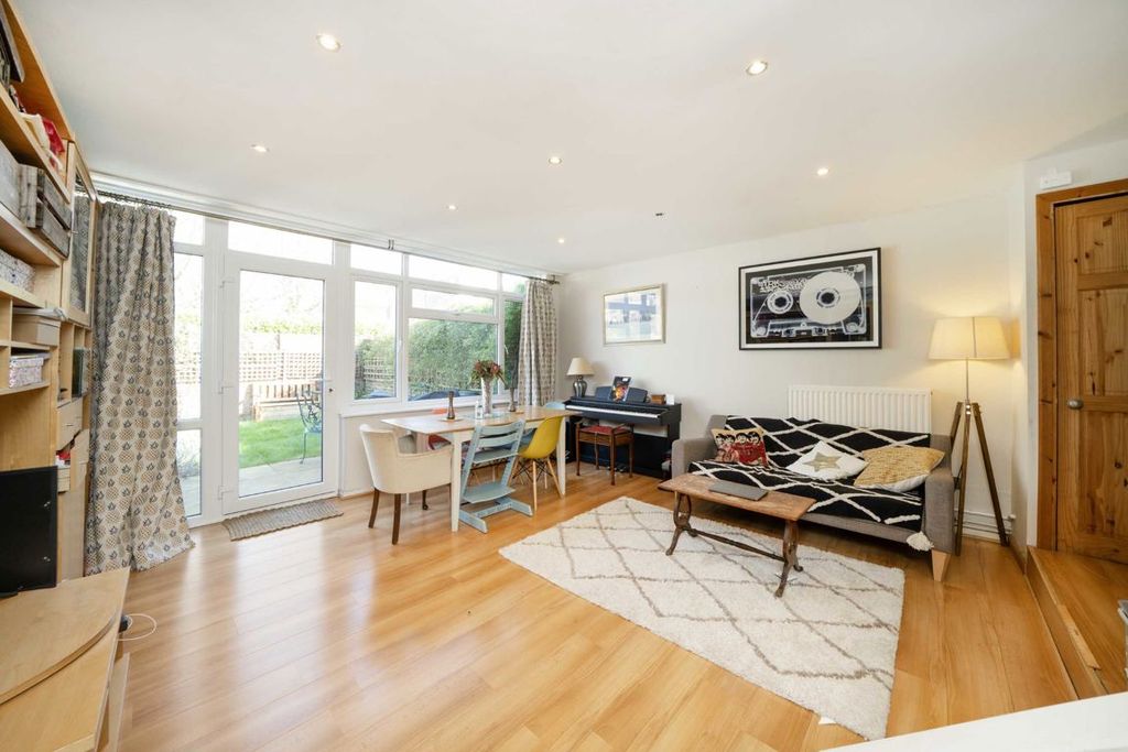 Property photo 2 of 7