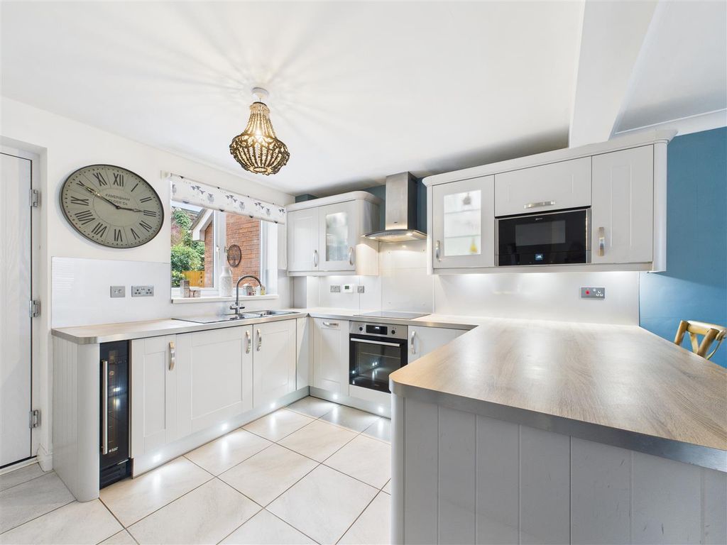 Property photo 2 of 17 Cam03303G0-Pr0259-Still007.Jpg