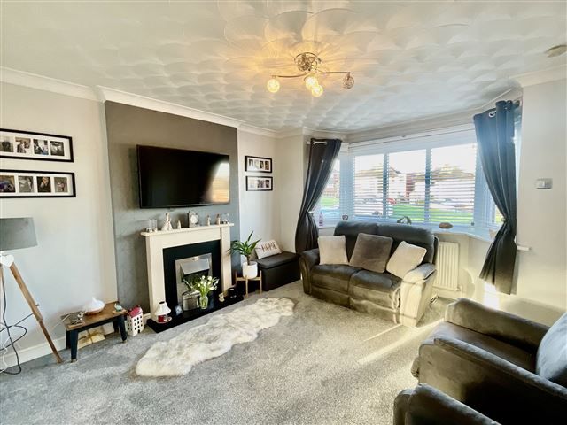 Property photo 3 of 18 Lounge