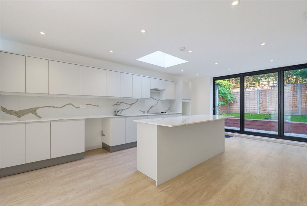 Property photo 3 of 15 Picture No. 04
