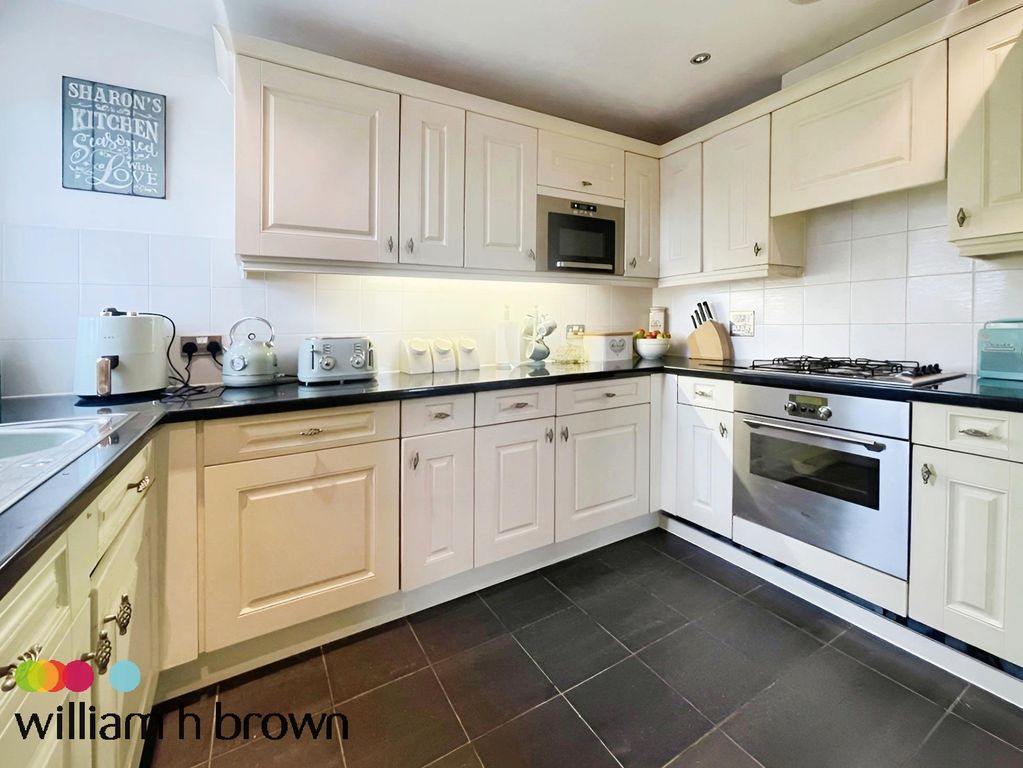 Property photo 2 of 9 Kitchen