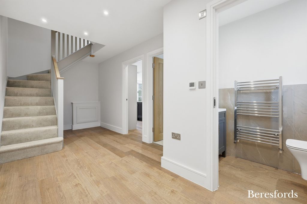 Property photo 3 of 22 Picture No. 23