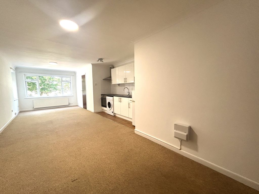 Property photo 2 of 10 Image00007
