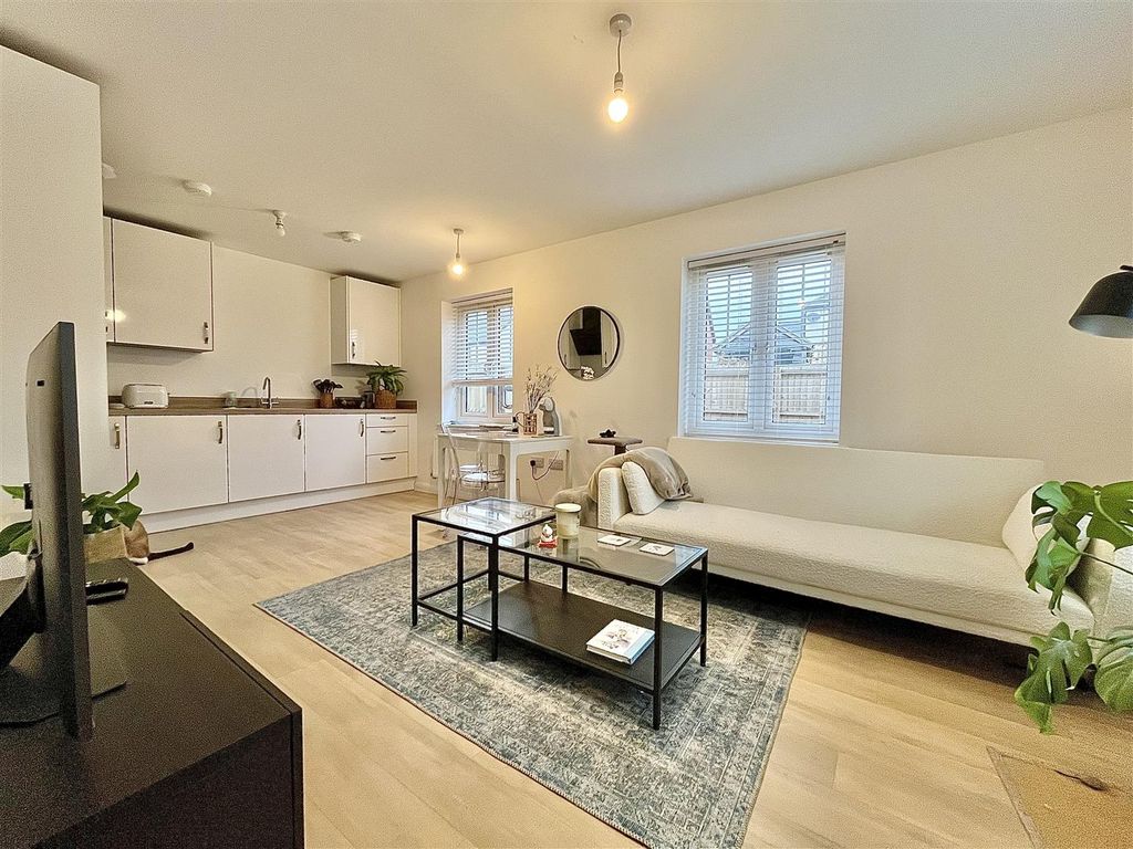 Property photo 2 of 12