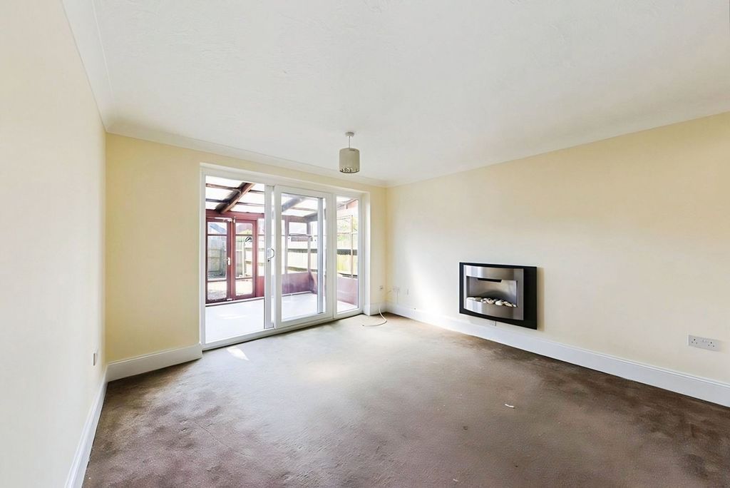 Property photo 2 of 8