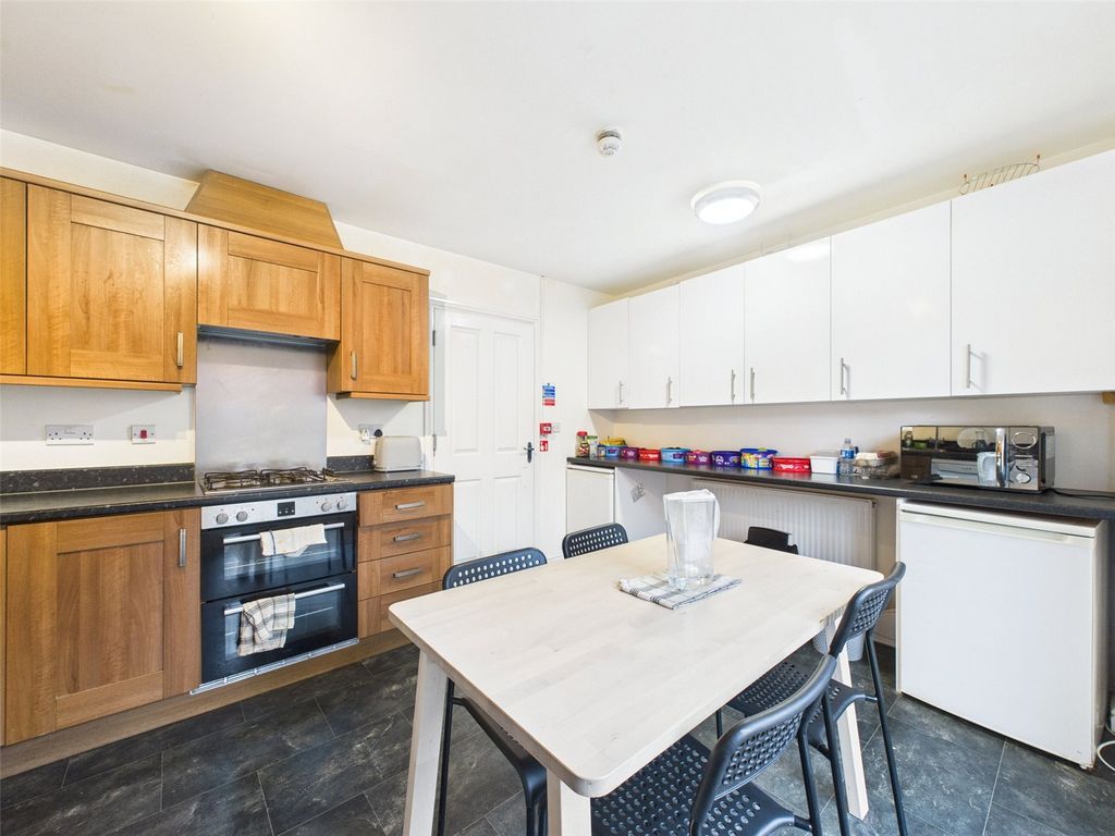 Property photo 3 of 18 Picture No. 06