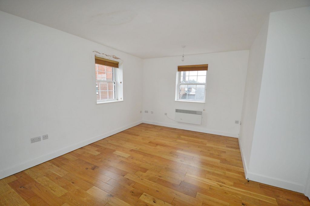 Property photo 3 of 7 Living Room