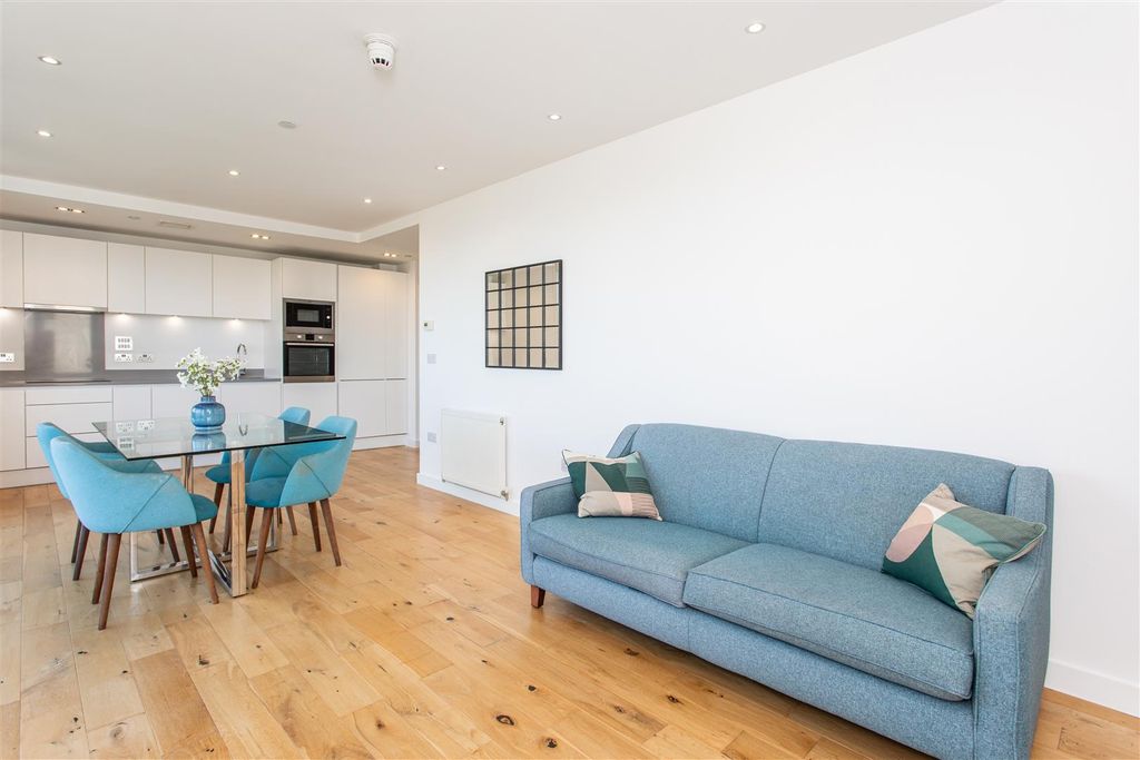 Property photo 3 of 14 Reception