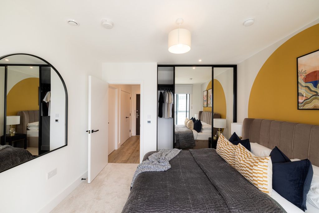 Property photo 1 of 8 Bedroom