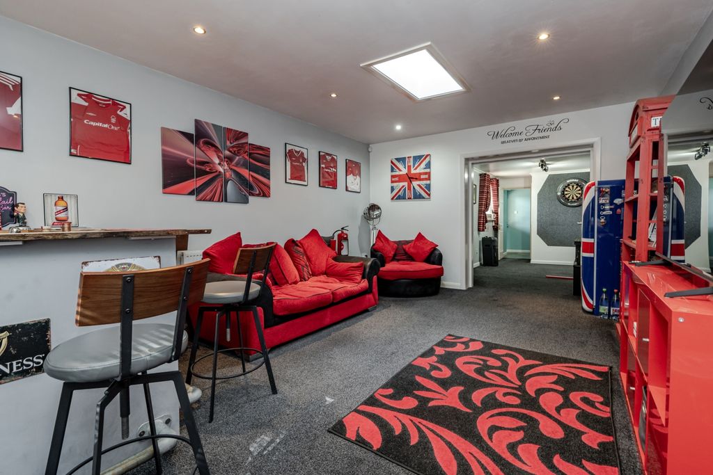 Property photo 3 of 28 003