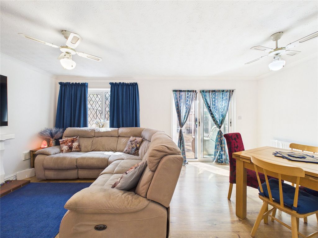 Property photo 2 of 27 Picture No. 29