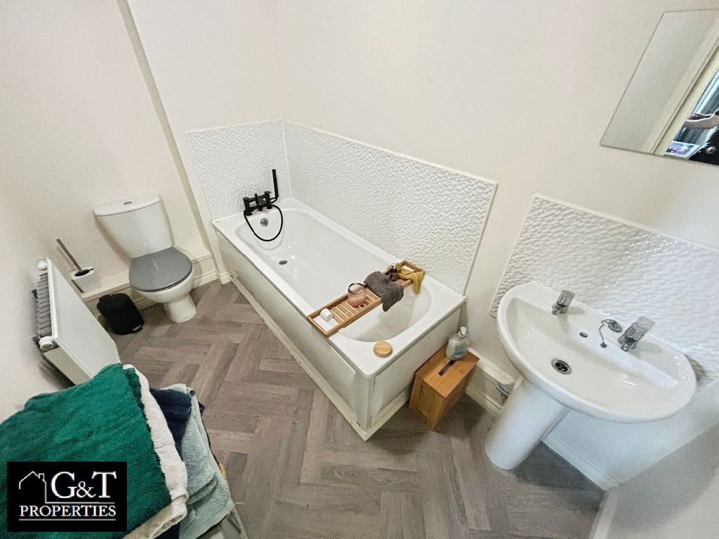 Property photo 2 of 15 Family Bathroom