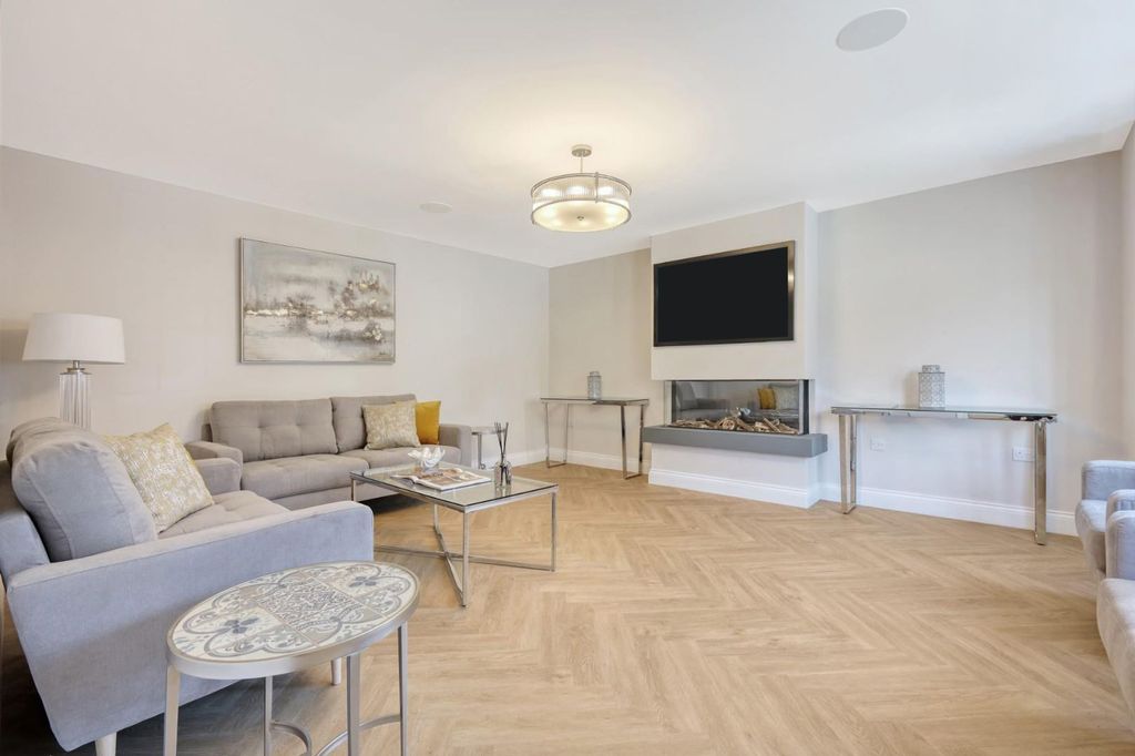Additional image 5 of 4 bed semi-detached house for saleCrows Road, Epping CM16