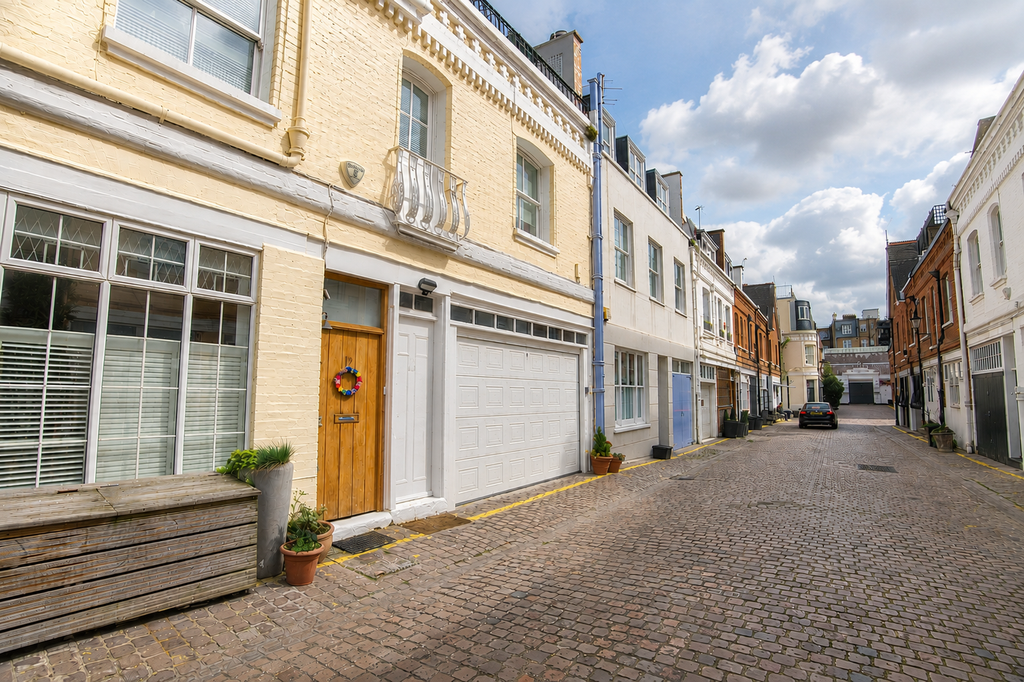 Property photo 1 of 14 2 Bedroom Duplex Mews Flat To Rent