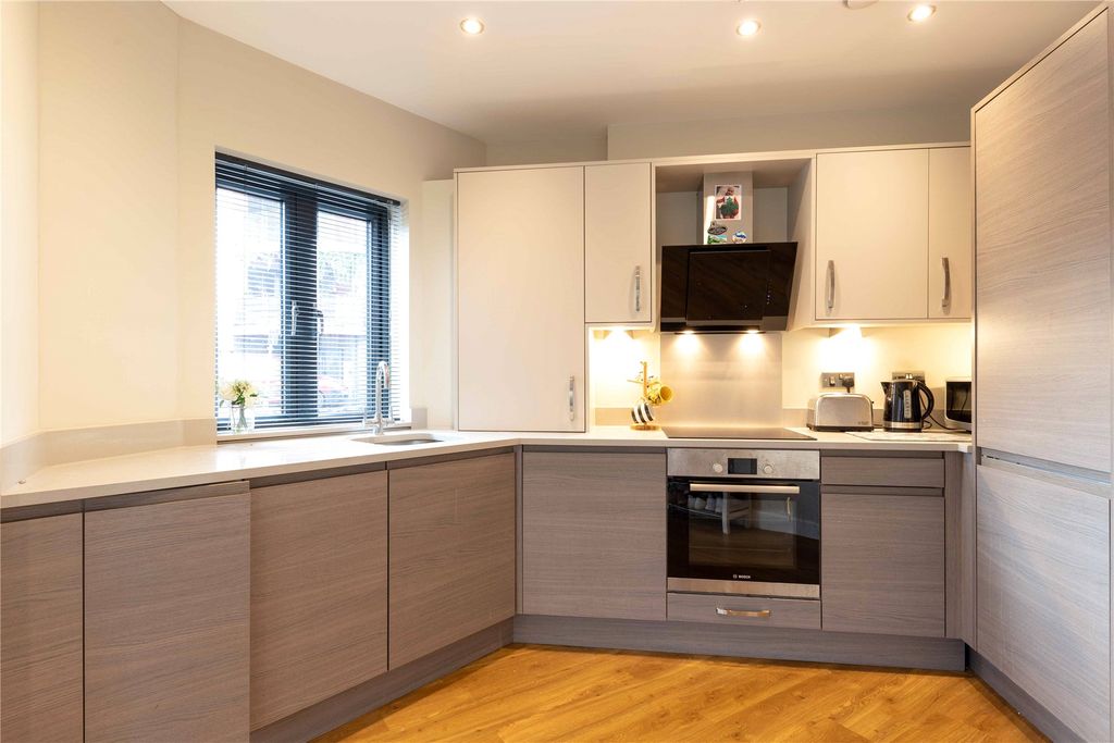 Property photo 3 of 6 Kitchen