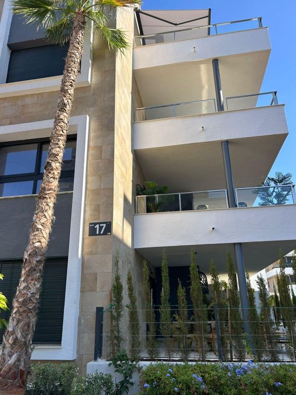 Property photo 2 of 49