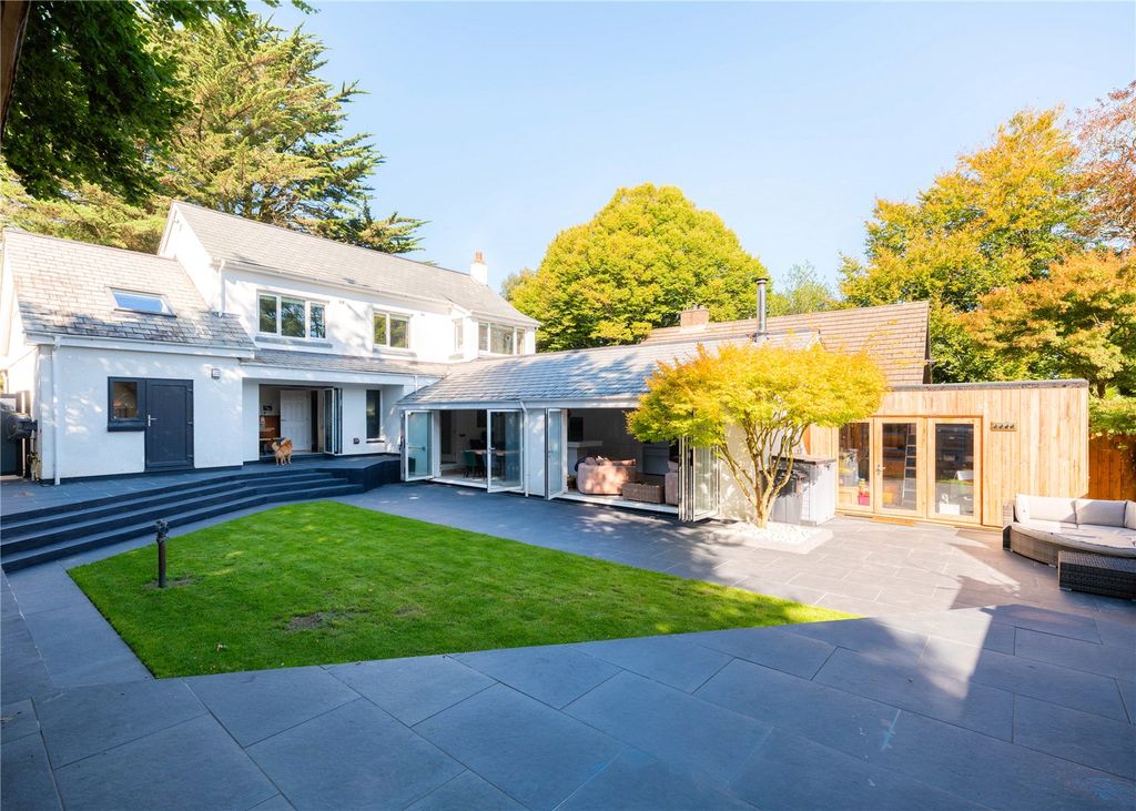 Property photo 2 of 26 House Rear