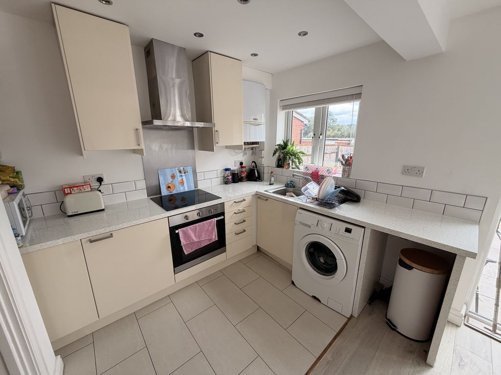 Property photo 2 of 14 Img 0084