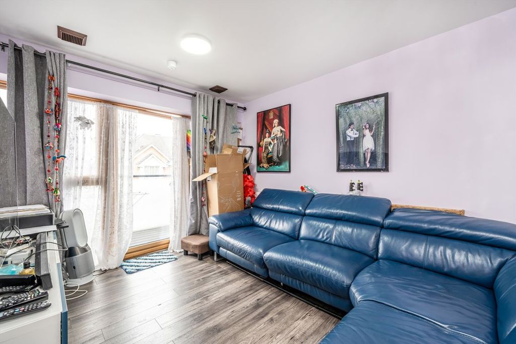 Property photo 3 of 6