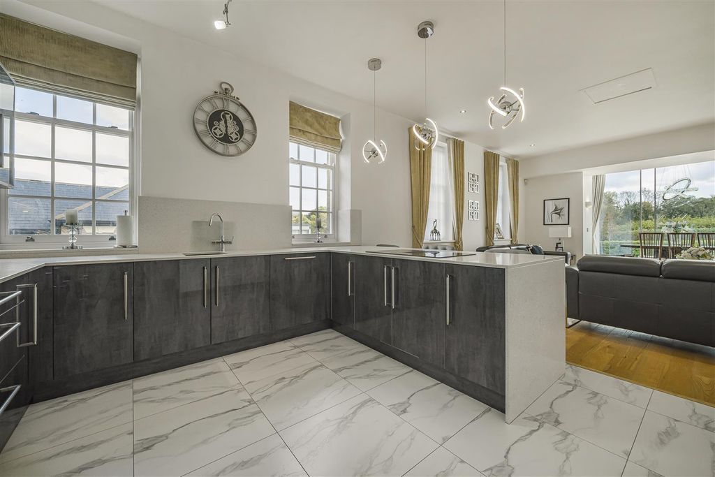 Property photo 3 of 19 11-P1073162.Jpg