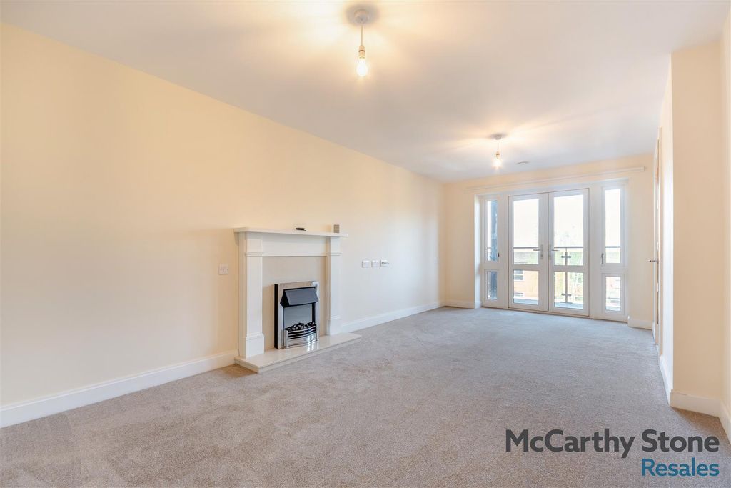 Property photo 2 of 18 8687091-Interior12.Jpg