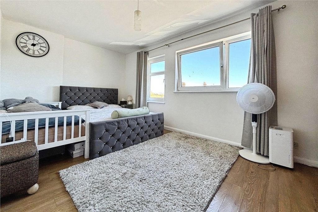 Property photo 3 of 7 Pbox-Img.Jpg
