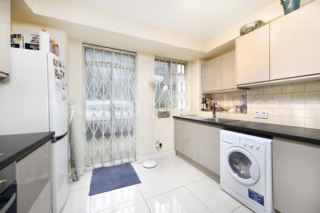 Property photo 2 of 12 W06.Jpg