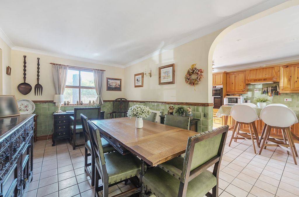 Property photo 3 of 16 1340384-1-689Db02...