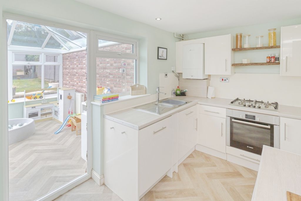 Property photo 3 of 17 Kitchen Diner