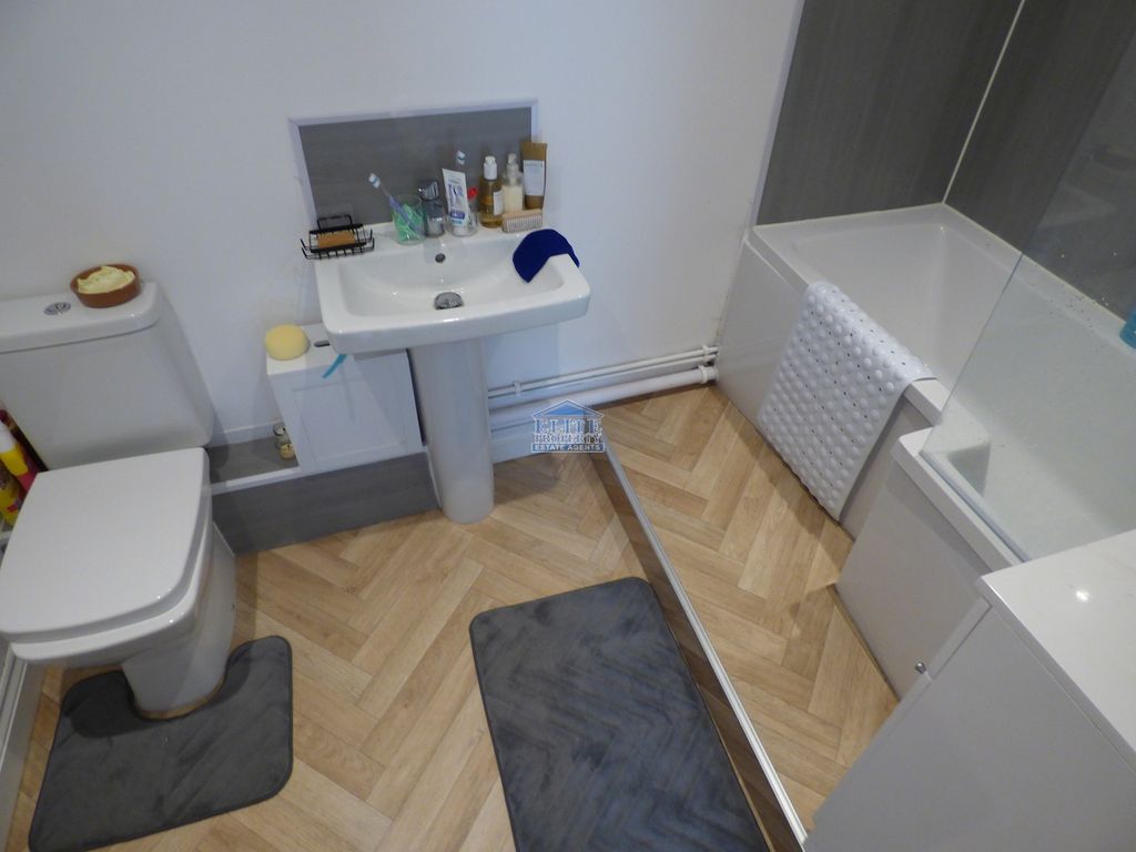 Property photo 3 of 6 Bathroom