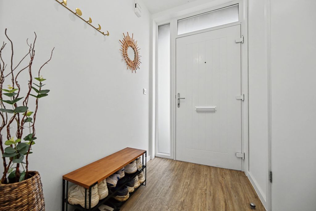 Property photo 3 of 26