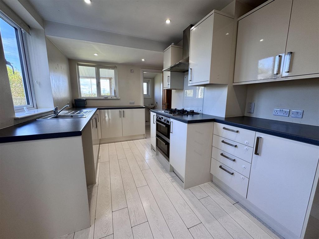 Property photo 2 of 22 Kitchen