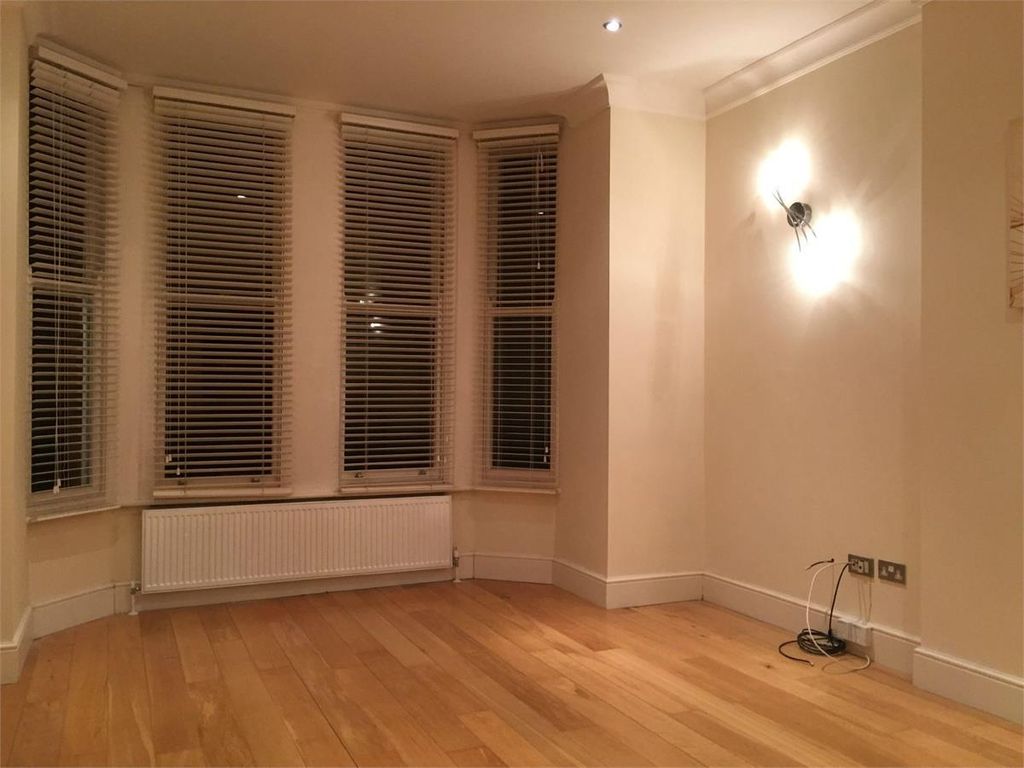 Property photo 3 of 11 Lounge.Png