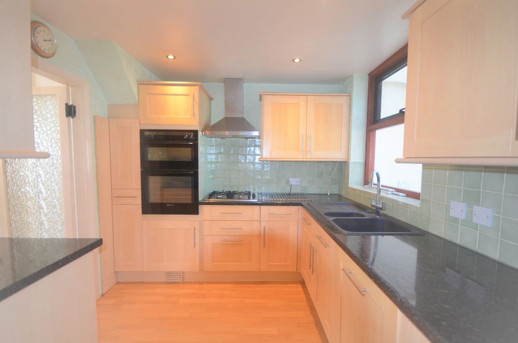 Property photo 1 of 10 Three Bedroom House