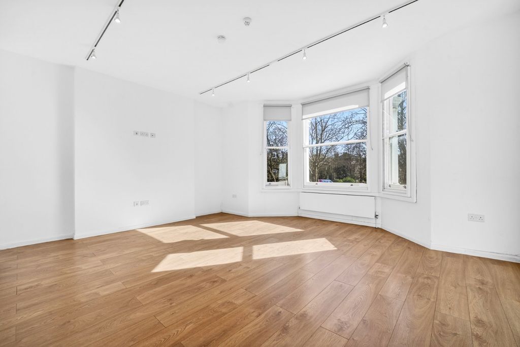 Property photo 1 of 16 Picture No. 08