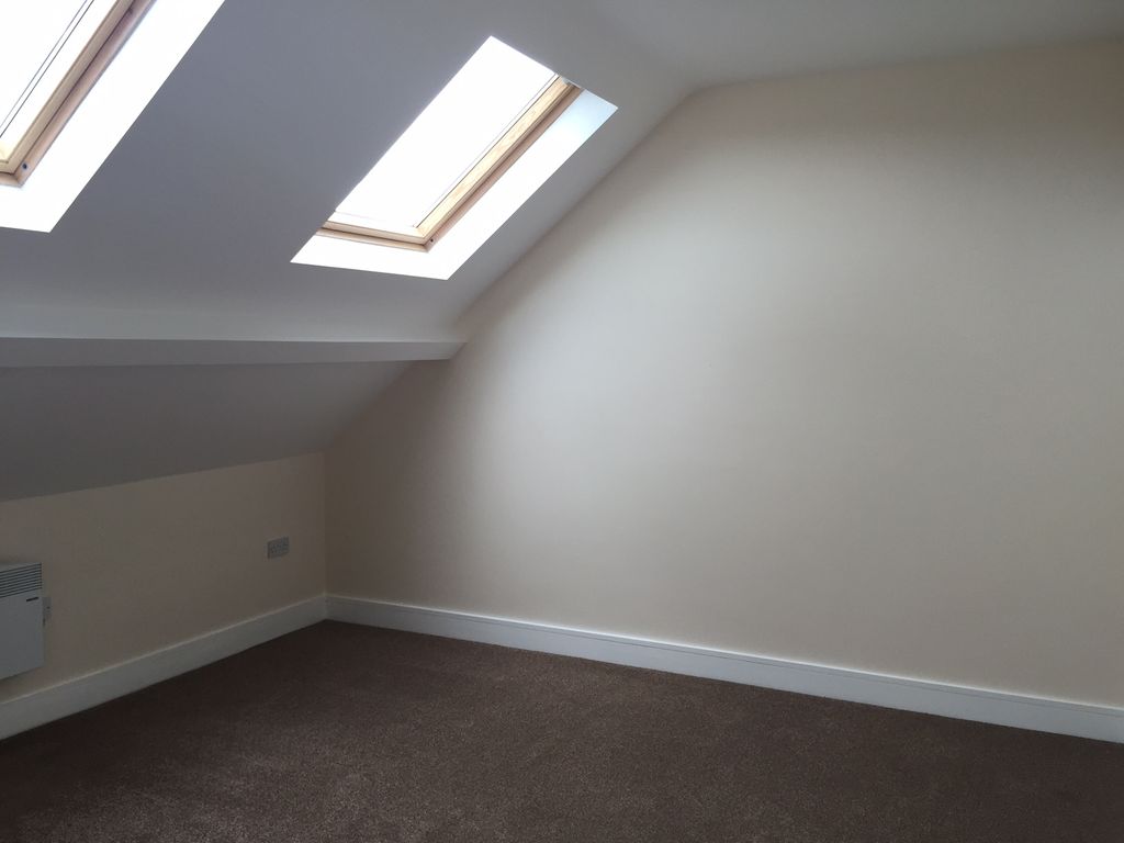 Property photo 2 of 8 Bedroom