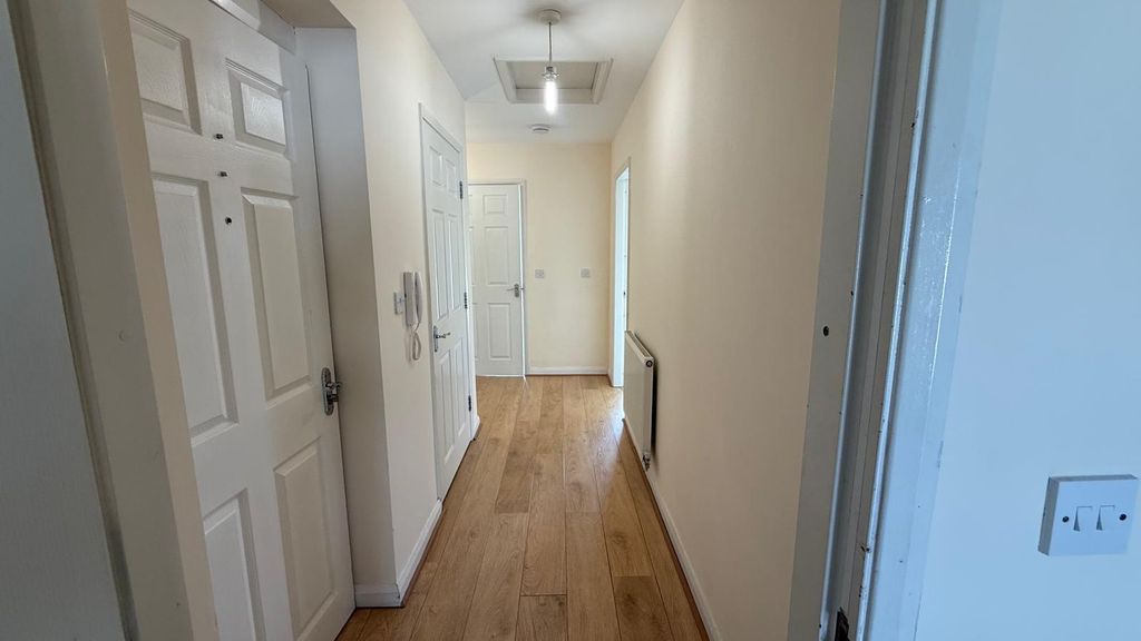 Property photo 2 of 14 Entrance Hallway.Jpg