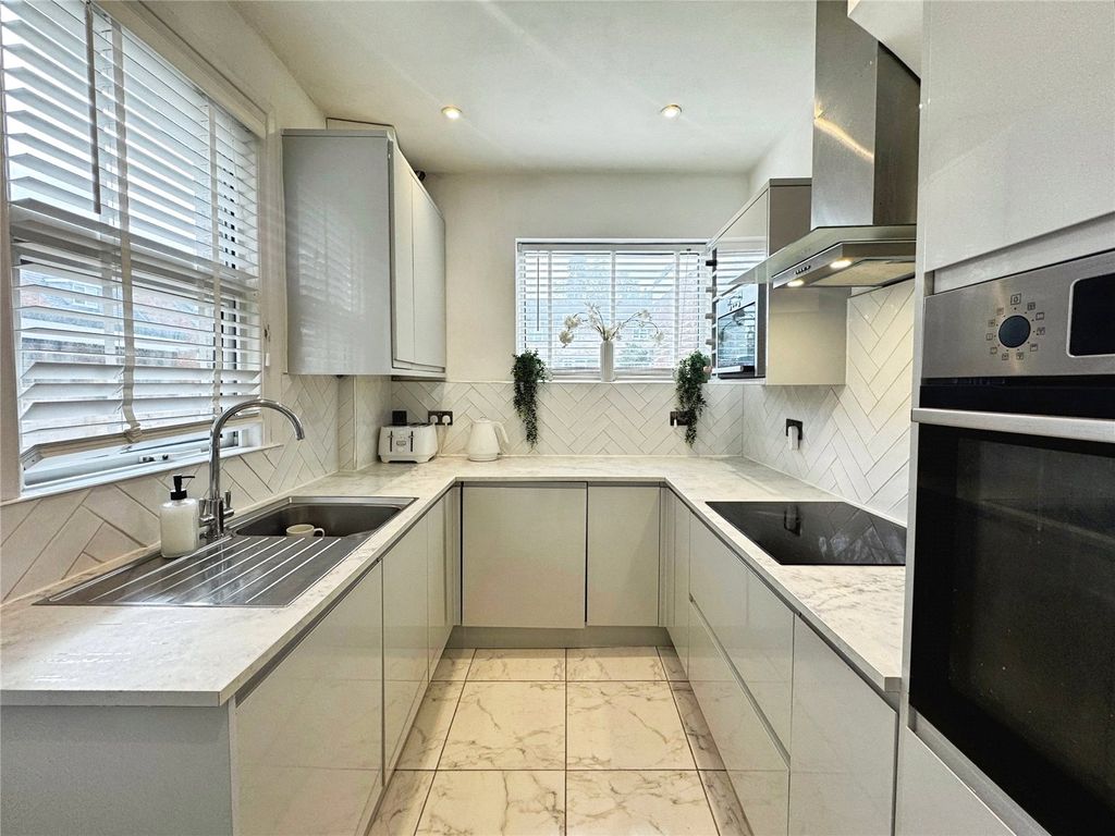 Property photo 3 of 14 Kitchen