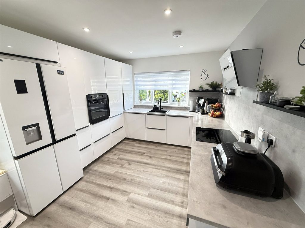 Property photo 2 of 24 Picture No. 17