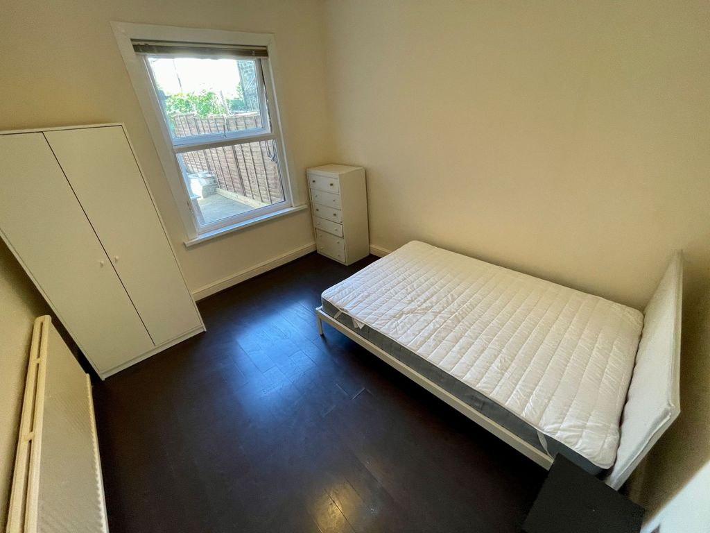 Property photo 1 of 8 Room