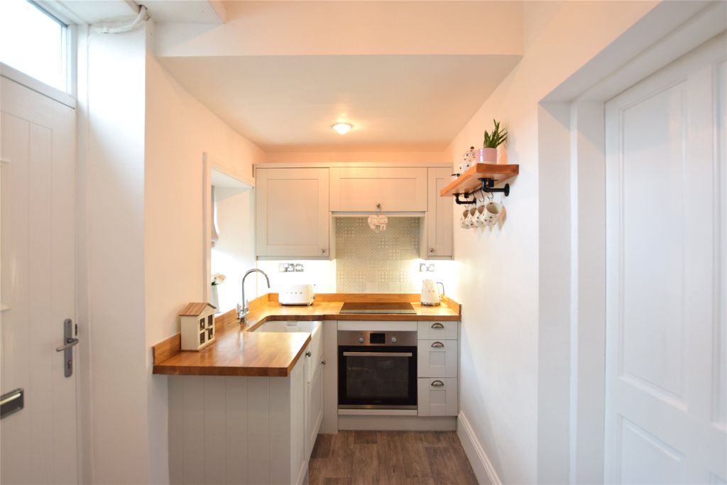 Property photo 3 of 12 Kitchen