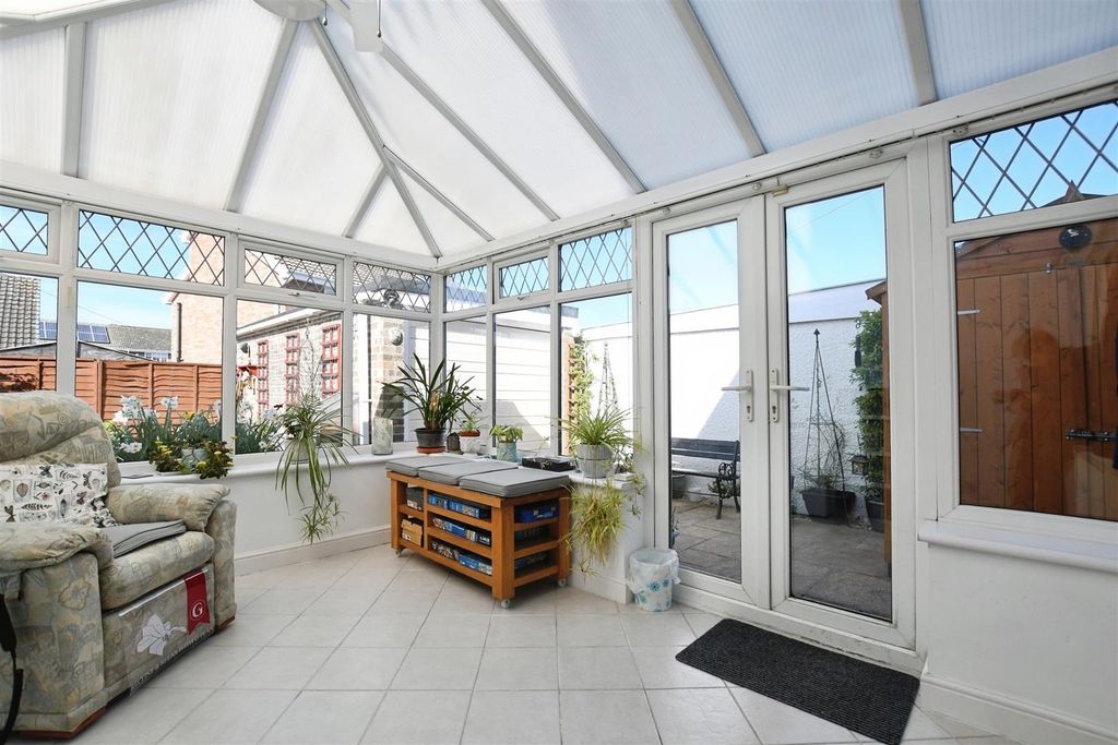 Property photo 2 of 20 Conservatory
