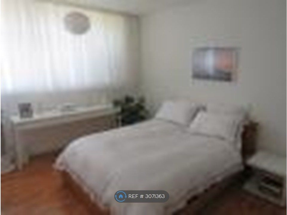 Property photo 2 of 10 Bedroom1