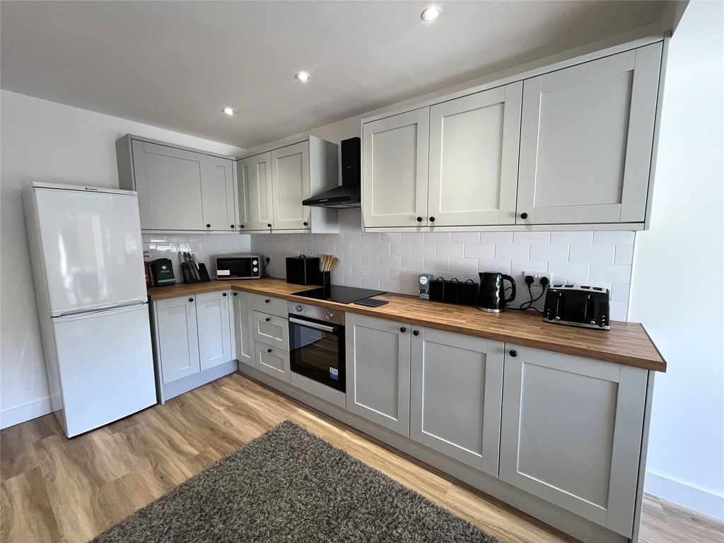 Property photo 2 of 17 2 - Picture No. 31