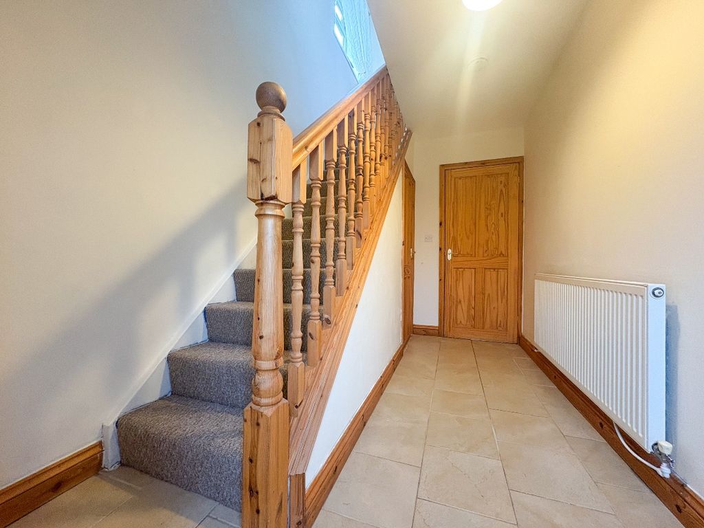 Property photo 2 of 27
