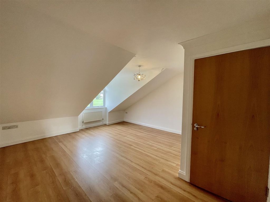 Property photo 2 of 11 Bedroom 1