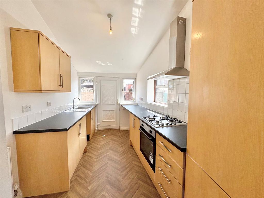 Property photo 3 of 8 Kitchen.Jpg
