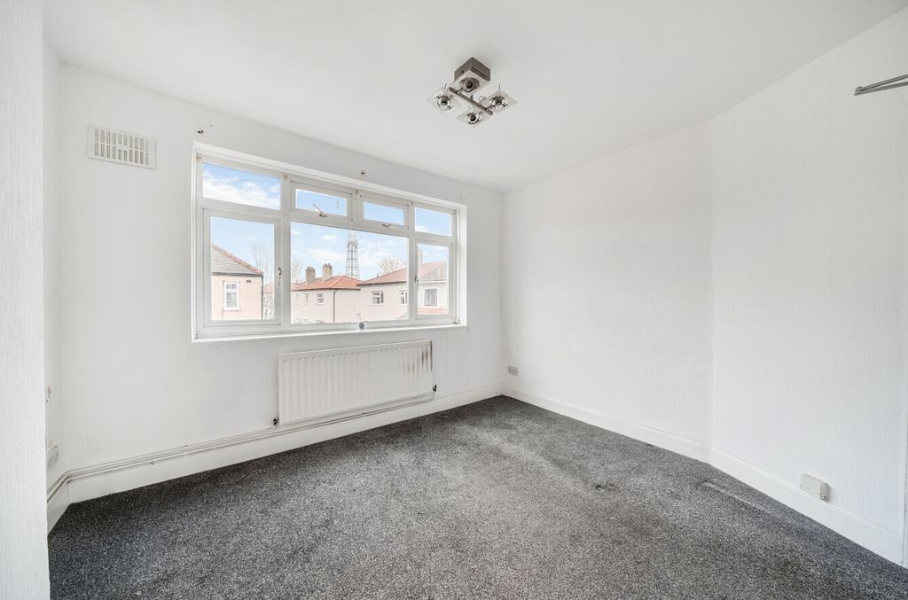 Property photo 2 of 14 Picture No. 18