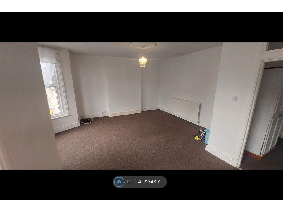 Property photo 3 of 10 Living Room