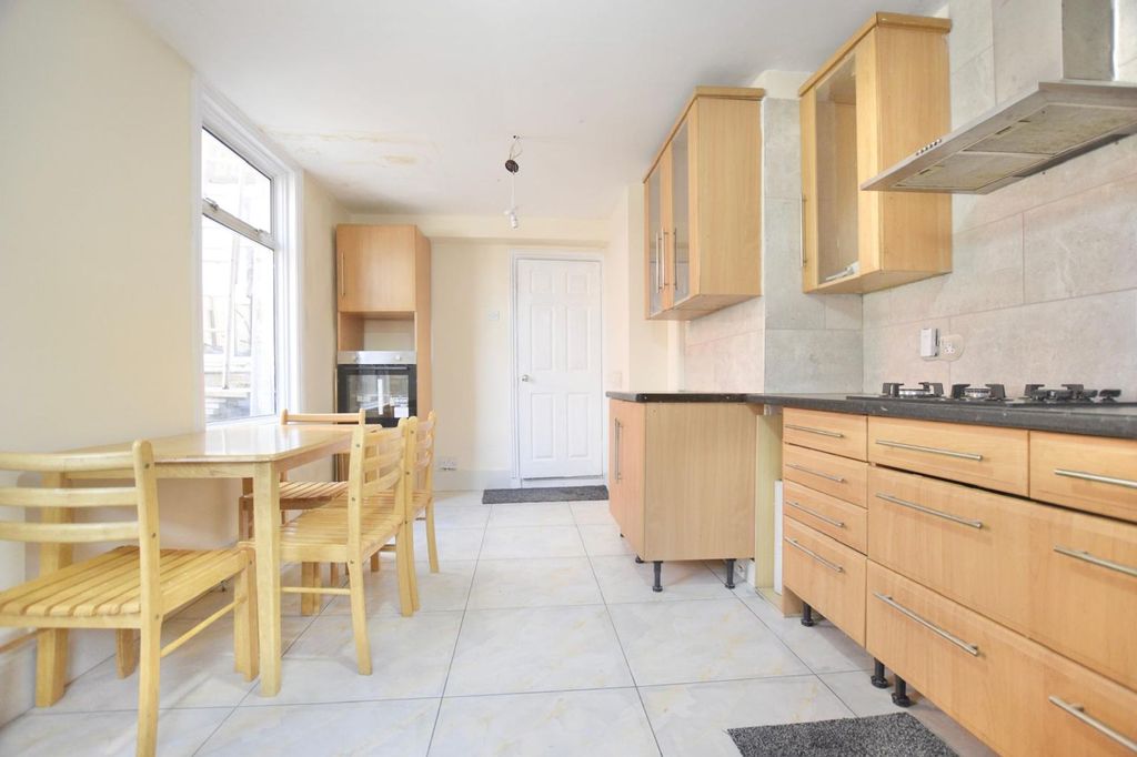 Property photo 2 of 24